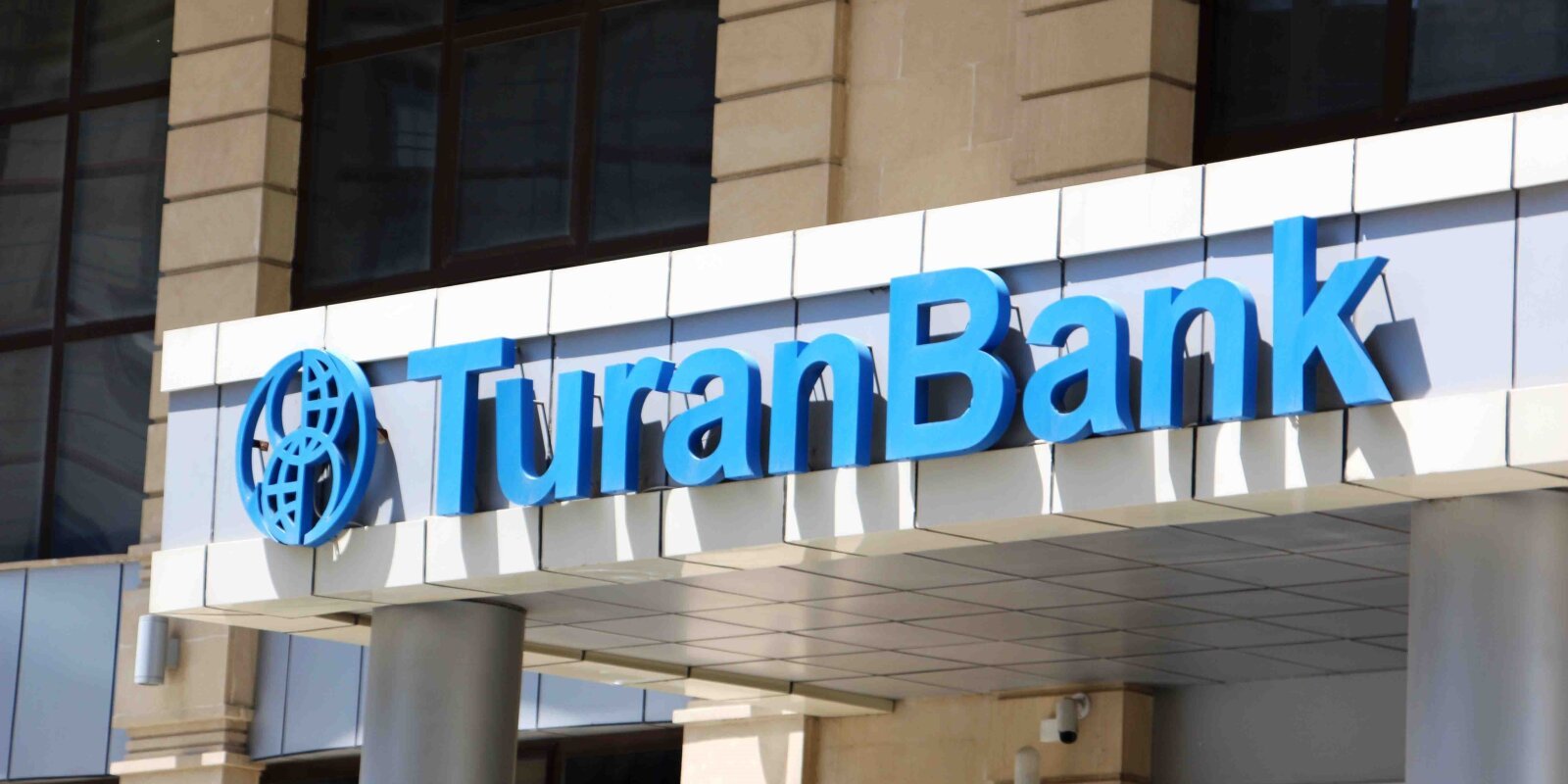 TuranBank 33 yaşını qeyd edir