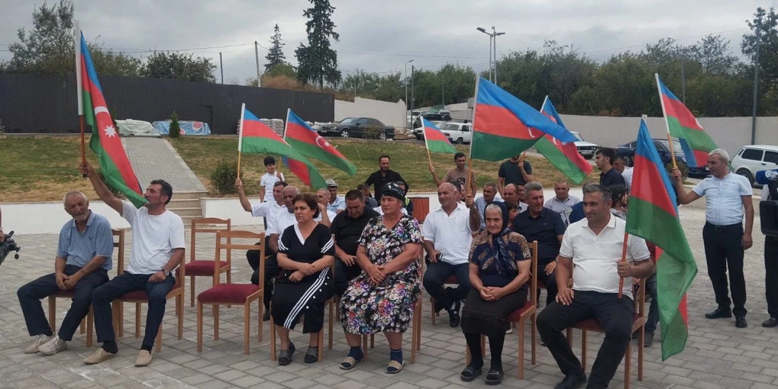 İlk köç karvanı Kolatağ kəndinə çatıb, açarlar təqdim edilib
